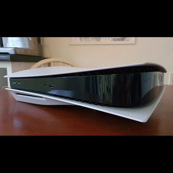 PS5 CONSOLE DIGITAL - Picture 2 of 2